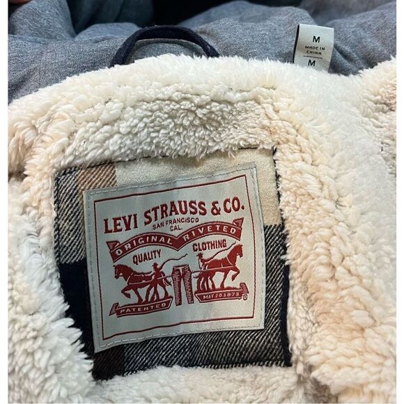 Levi's Men's Shirt Jacket with Soft Faux Fur Lining and Jersey Hood - Picture 6 of 6